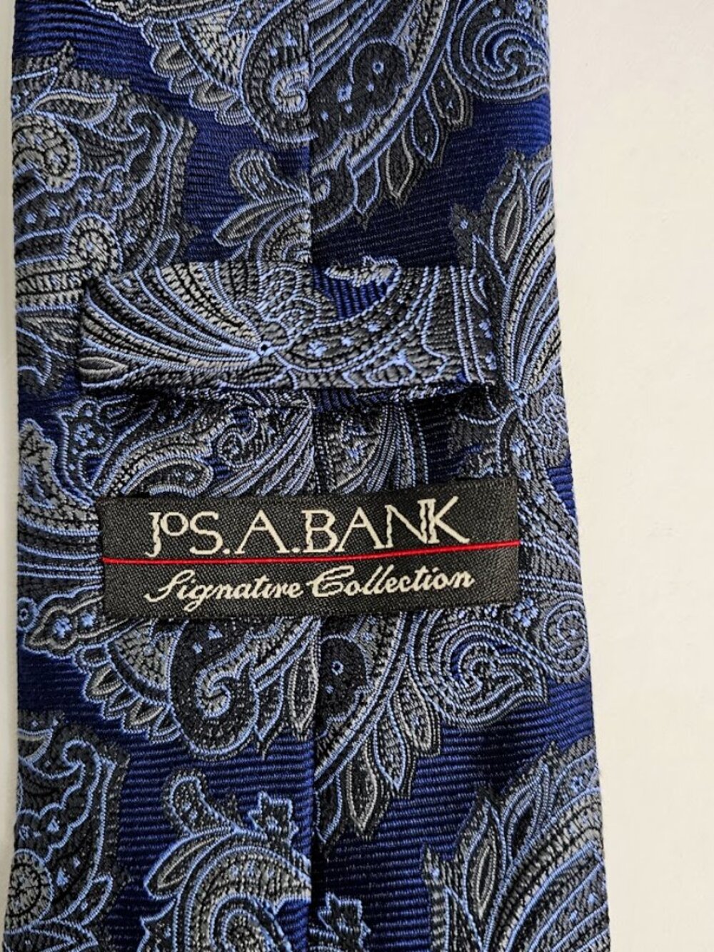 JOS A BANK Signature Col 100% Silk Tie Necktie NAVY BLUE BLACK Paisley Print 59" - Picture 4 of 5